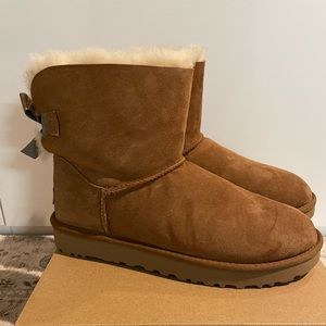 UGG Women’s Mini Bailey Bow II Shimmer in size 9